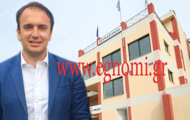 ΙΣΤΙΑΙΑ: Ο Κοντζιάς κατέβασε τις αφίσες για την εκδήλωση του ΚΚΕ