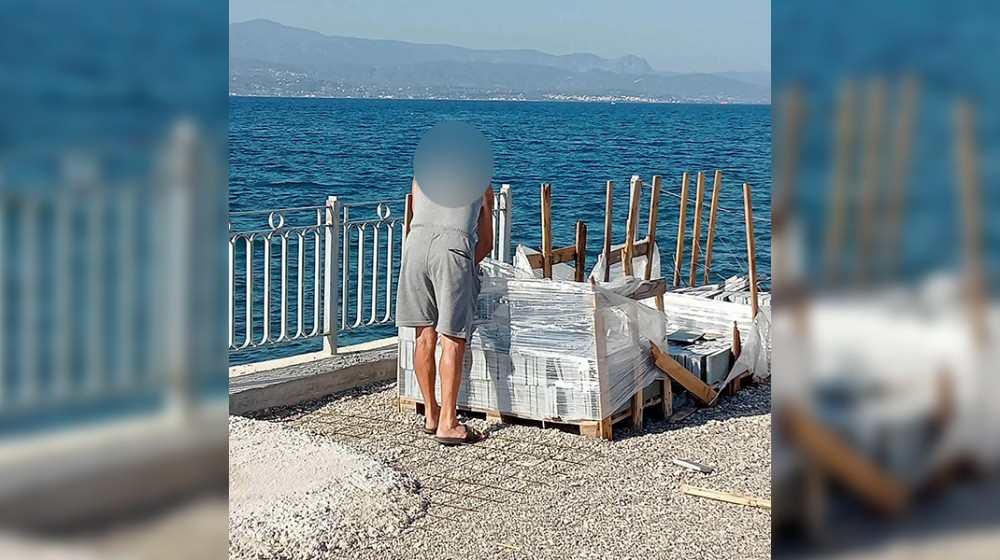 ΑΜΑΡΥΝΘΟΣ: Μακρυχέρης παίρνει υλικά από το έργο ανάπλασης της παραλίας (ΦΩΤΟ)