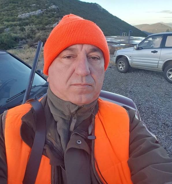 Παραιτήθηκε από το ΚΙΝΑΛ και πήγε για κυνήγι στο βουνό