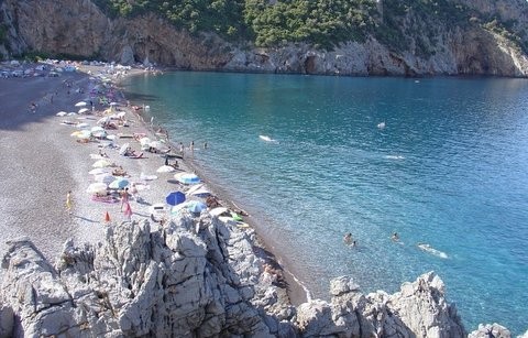Θρίλερ με νεκρό άντρα στην παραλία του Λιμνιώνα