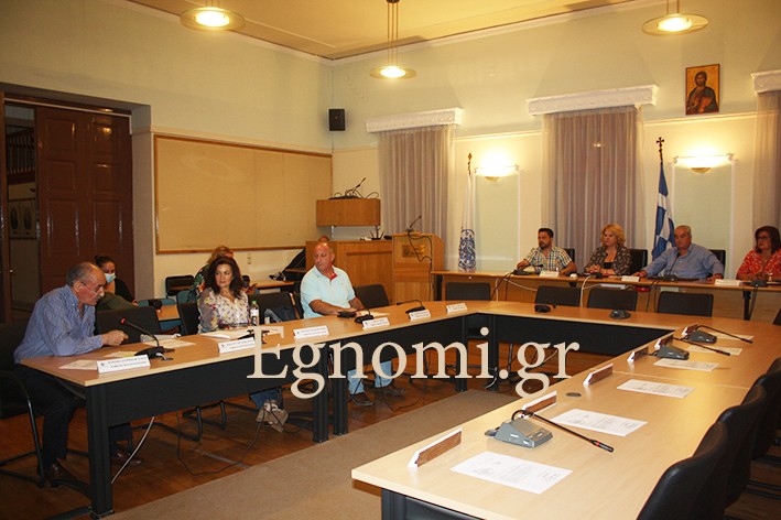 ΔΗΜΟΤΙΚΗ ΚΟΙΝΟΤΗΤΑ ΧΑΛΚΙΔΑΣ: Η Ελενα Βάκα μίλησε σε άδεια καθίσματα