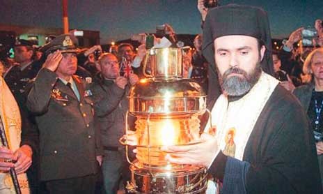 Με τιμές αρχηγού κράτους το Αγιο Φως
