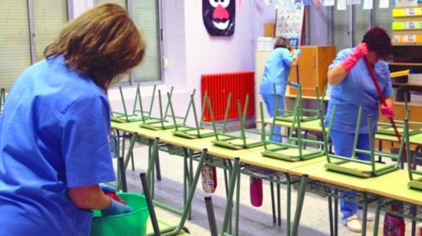 ΔΗΜΟΣ ΧΑΛΚΙΔΕΩΝ: Συμβάσεις πλήρους απασχόλησης σε 50 σχολικές καθαρίστριες