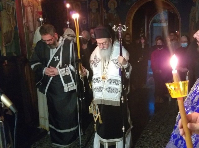 Ο Μητροπολίτης Κορίνθου ήρθε στα Ψαχνά και λειτούργησε στη Μονή Παναγίας Γοργοεπηκόου