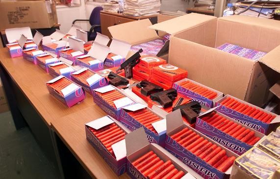 Η Ασφάλεια κατάσχεσε χιλιάδες κροτίδες σε κατάστημα της Χαλκίδας