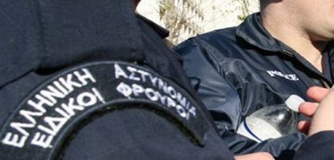 Ξυλοφόρτωσαν ειδικούς φρουρούς