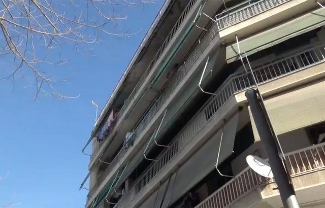 Βουτιά θανάτου για 42χρονη γυναίκα από το μπαλκόνι 5ου ορόφου πολυκατοικίας