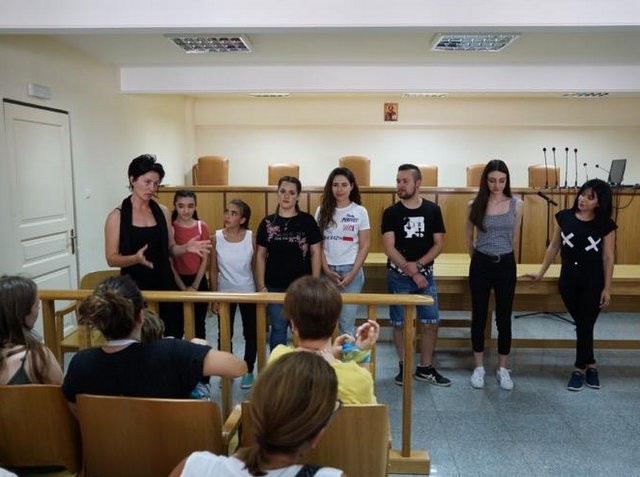 Παράσταση - σφηνάκι από το Θέατρο Χαλκίδας και την Εταιρεία Προστασίας Ανηλίκων Χαλκίδας