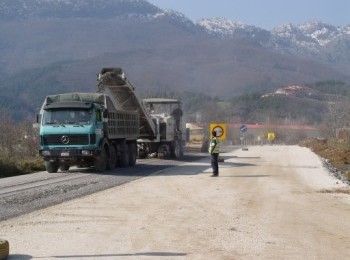 Ξεκίνησε η βελτίωση του δρόμου από τον Κρεμαστό στο Ωρολόγιο