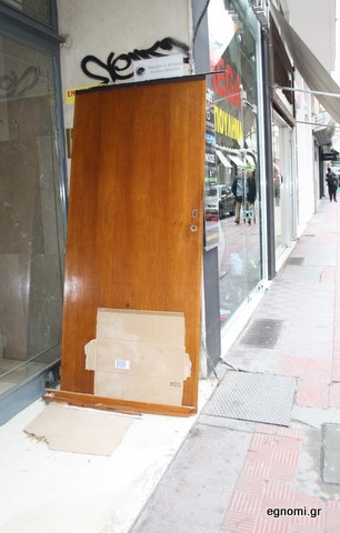 Δύο πόρτες έχει η ζωή, την μία την ...πετάμε
