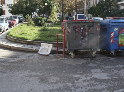 Μετά τη λεκάνη, βρήκαμε και το νιπτήρα!