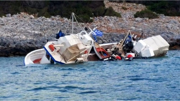 ΣΤΥΡΑ ΕΥΒΟΙΑΣ: Κύμα συμπαράστασης στους ιδιοκτήτες του αλιευτικού που βούλιαξε