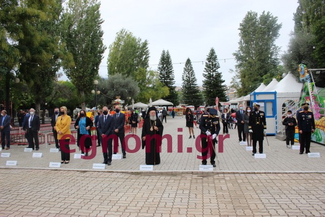 ΧΑΛΚΙΔΑ: Κατέθεσαν στεφάνια και οι επίσημοι για την 28η Οκτωβρίου