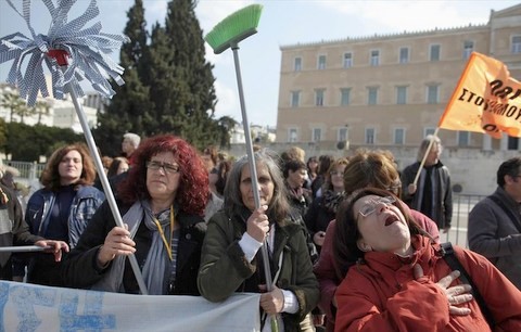 Κατεβαίνουν στην Αθήνα για διαμαρτυρία οι καθαρίστριες της Εύβοιας