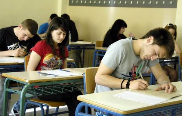 Φοβούνται κατάργηση εξεταστικών κέντρων για τις πανελλαδικές