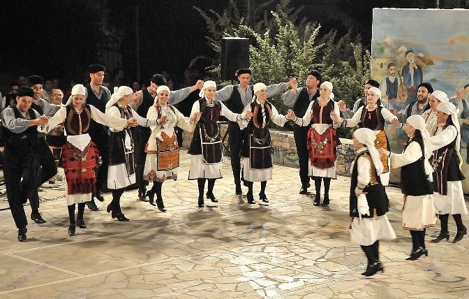Σεμινάριο παραδοσιακών χορών στα Πολιτικά