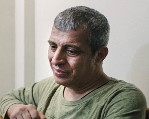 Θύμα άγριου ξυλοδαρμού έπεσε ο Θέμης Αδαμαντίδης