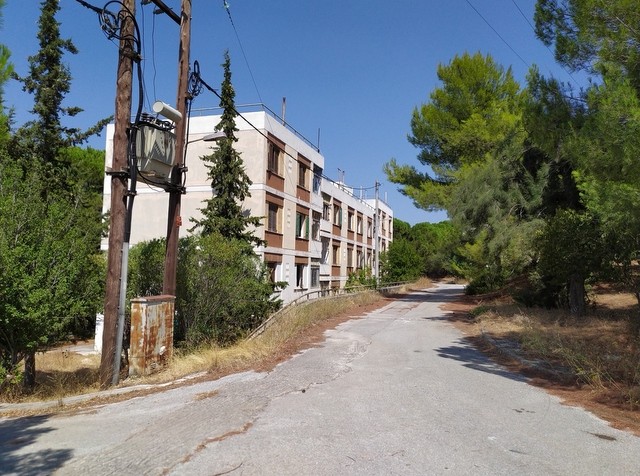 ΑΛΙΒΕΡΙ: Ο Δήμος θέλει να αξιοποιήσει τις πολυκατοικίες της ΔΕΗ στο Αλιβέρι