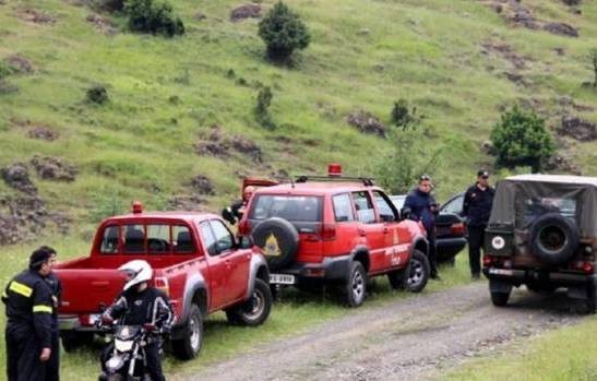 ΣΤΕΡΕΑ ΕΛΛΑΔΑ: Οικογένεια έπεσε σε γκρεμό με αυτοκίνητο και σώθηκε από ένα...δέντρο