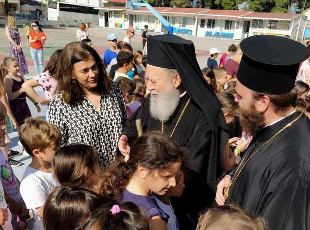 ΑΡΤΑΚΗ: Ο Μητροπολίτης τέλεσε επιμνημόσυνη δέηση στο 1ο Δημοτικό Σχολείο