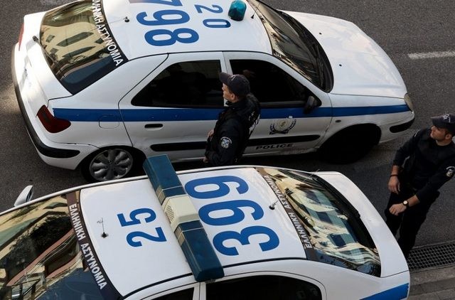 Σεξουαλική επίθεση σε γυναίκα - Της έσκισαν την μπλούζα και την τραβούσαν βίντεο