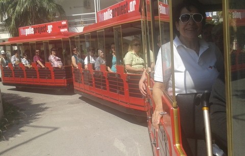 Βόλτα με το τρενάκι για ηλικιωμένους και παιδιά με ειδικές ανάγκες