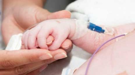 Τραγωδία στην Κρήτη με βρέφος που πέθανε μετά από κακοποίηση