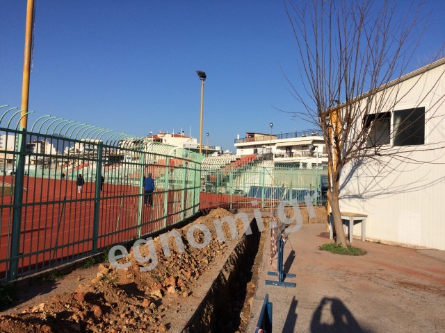 ΔΗΜΟΤΙΚΟ ΣΤΑΔΙΟ ΧΑΛΚΙΔΑΣ: Προχωράει η τοποθέτηση πυλώνων φωτισμού