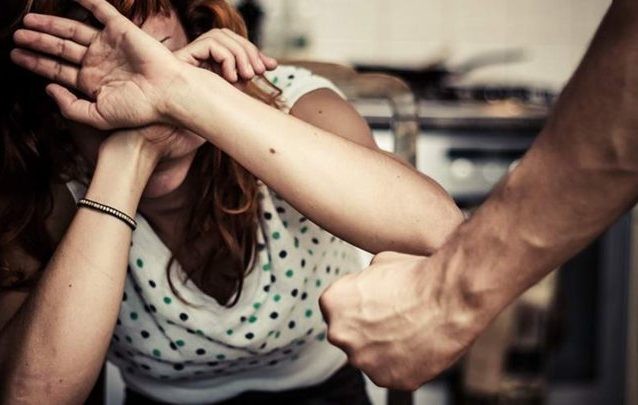 ΤΡΑΓΩΔΙΑ: 30χρονος χτύπησε μέχρι θανάτου την 55χρονη μητέρα του