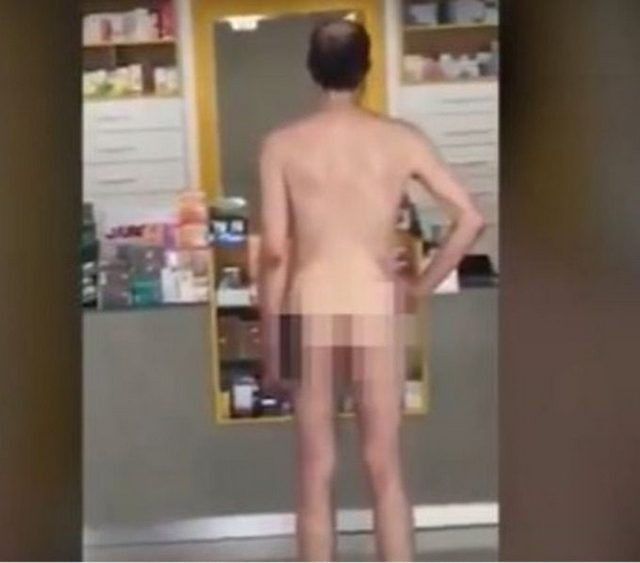 Πήγε ολόγυμνος σε φαρμακείο και περίμενε να έρθει η σειρά του (VIDEO)