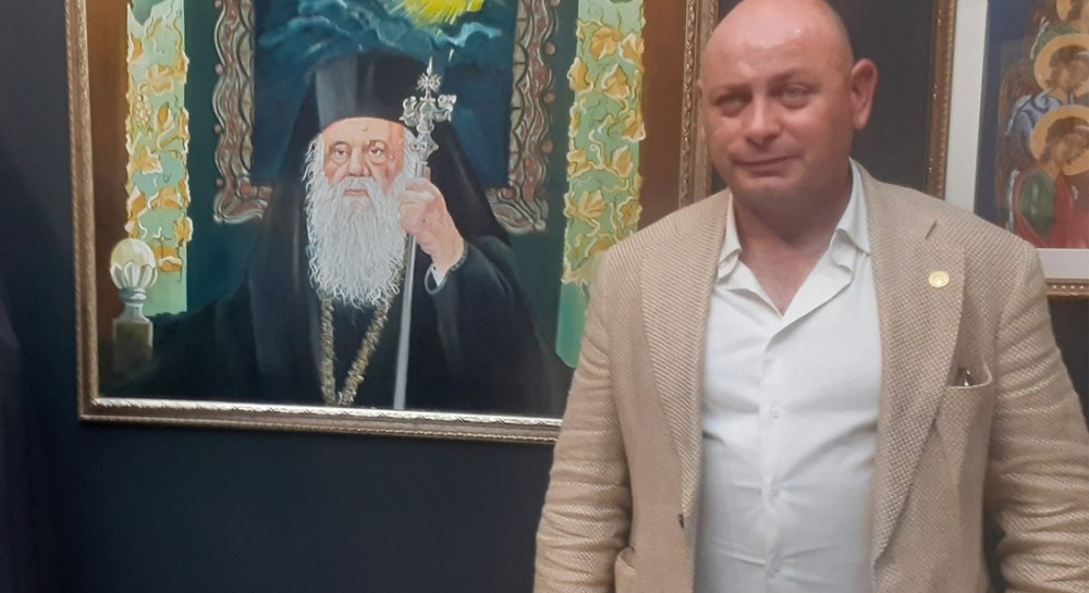 ΘΑΝΟΣ ΠΑΝΑΓΙΩΤΟΥ: Μάγεψε με το πορτρέτο του Ιερώνυμου
