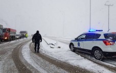 ΝΕΟΤΕΡΗ ΕΝΗΜΕΡΩΣΗ: Που χρειάζονται αλυσίδες λόγω χιονιού στο οδικό δίκτυο της Εύβοιας