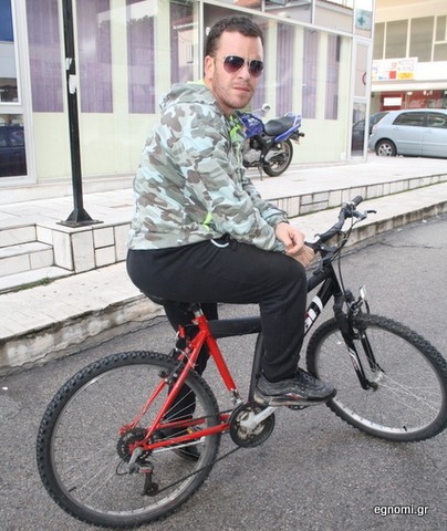 Ο Πλάτωνας είναι ... σοφός όταν οδηγεί το ποδήλατο του