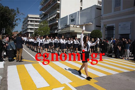 ΠΑΡΕΛΑΣΗ ΧΑΛΚΙΔΑΣ - 25η ΜΑΡΤΙΟΥ 2019: Μπερδεύτηκε η διμοιρίτισσα