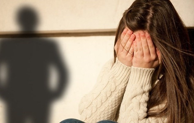 Ασελγούσε σε 15χρονη ένας 70χρονος με την άδεια της μητέρας της!