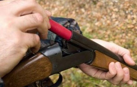 Πυροβόλησε την πρώην γυναίκα του και τον αδελφό της
