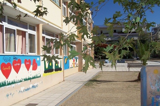 ΚΟΡΩΝΟΪΟΣ: Κλείνουν τάξεις και στα Ψαχνά