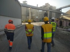 ΚΑΤΑΓΓΕΛΙΑ: Κίνδυνος για τους εργαζόμενους στις εργασίες αποξήλωσης του Τσιμεντάδικου