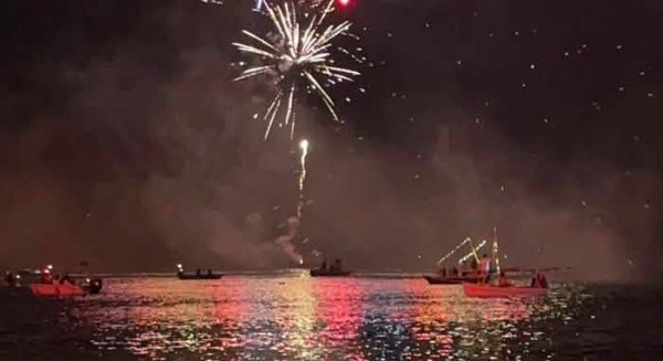 ΛΙΜΝΗ ΝΑΥΤΙΚΗ ΒΡΑΔΙΑ: Η νύχτα έγινε μέρα