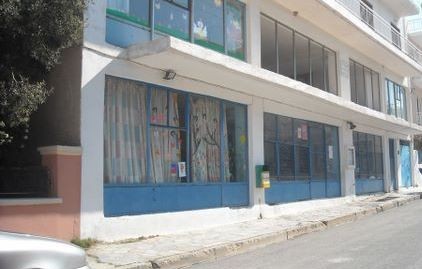 Δεν φτάνει που είναι ακατάλληλο, κινδυνεύει να γκρεμιστεί!