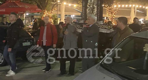 O Γιώργος Σπύρου μετέφερε την εικόνα του Αγίου Νικολάου στη Χαλκίδα