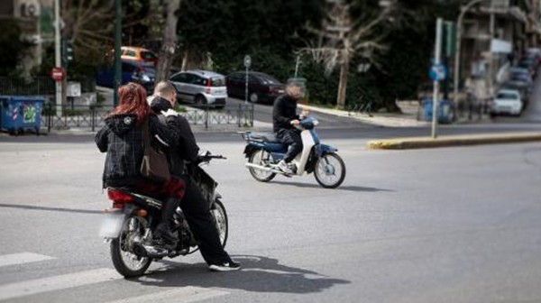 ΣΤΕΡΕΑ ΕΛΛΑΔΑ: Εξήντα παραβάσεις για μη χρήση κράνους σε μία εβδομάδα