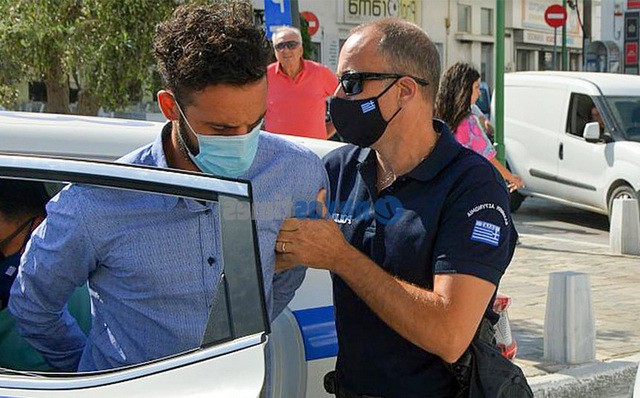 Αποδοκίμαστηκε ο δολοφόνος της Γαρυφαλλιάς: Ντροπή σου αλήτη (VIDEO)