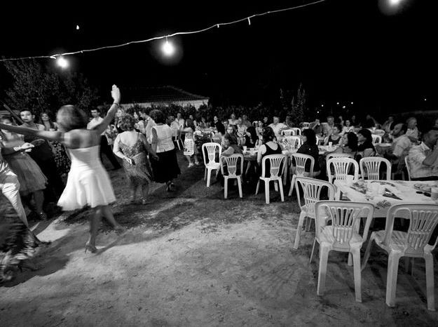 Γλέντι με 2 ευρώ μόνο την παραμονή της Παναγίας