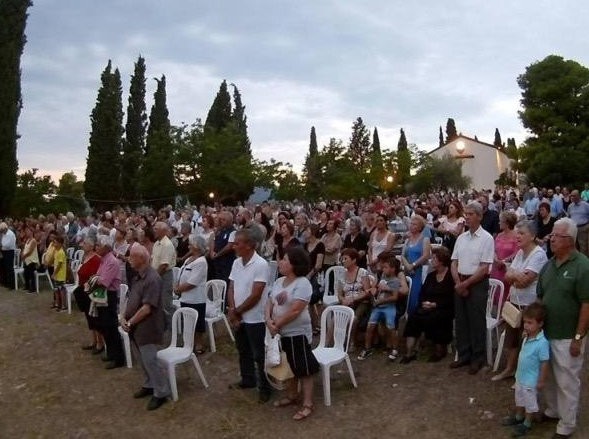 ΧΑΛΚΙΔΑ: Υπαίθριος Εσπερινός παρουσία εκατοντάδων πιστών για τον Προφήτη Ηλία