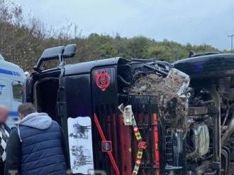 ΣΤΕΡΕΑ ΕΛΛΑΔΑ: Βράχος έπεσε πάνω σε νταλίκα - Άγιο είχε ο οδηγός (VIDEO)