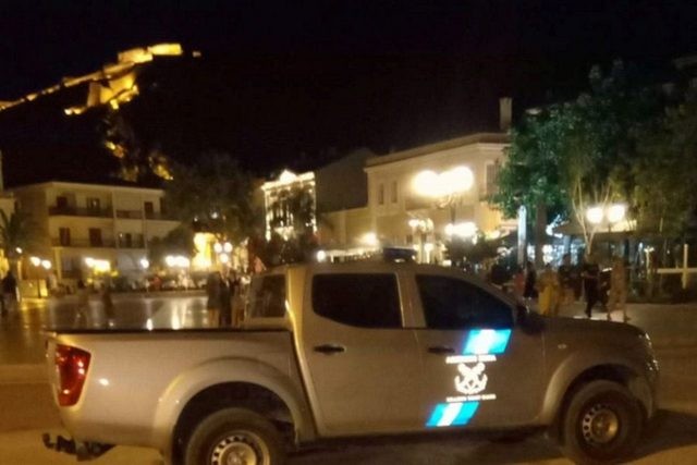 Επιχειρηματίας έπεσε στη θάλασσα λόγω προστίμου για τον κορωνοϊό (VIDEO)