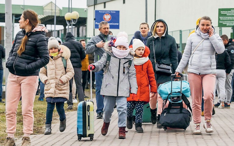 Άρχισαν οι εγγραφές προσφυγόπουλων από την Ουκρανία στα σχολεία της Ελλάδας