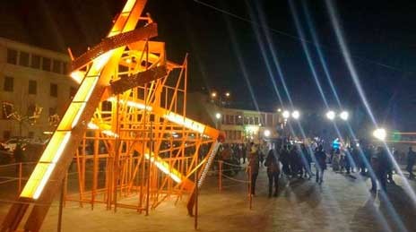 Το πιο περίεργο χριστουγεννιάτικο δέντρο το έχουν στα Ιωάννινα