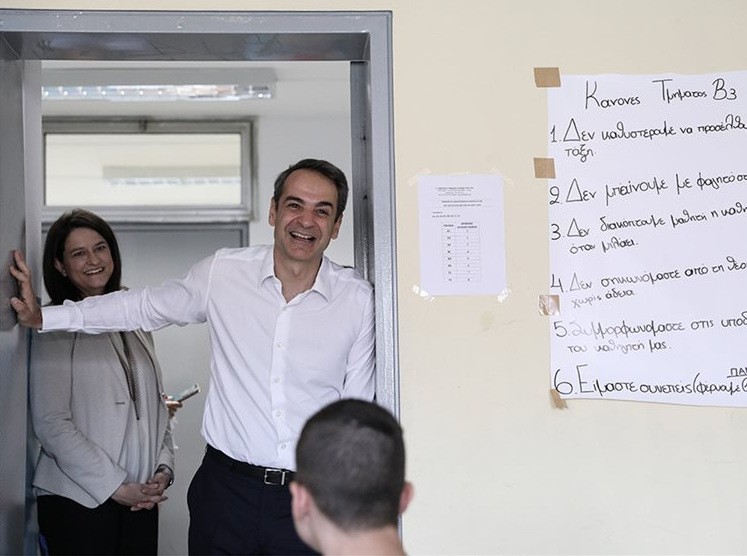 Ο Κυριάκος Μητσοτάκης σε γυμνάσιο στο Παγκράτι (VIDEO)